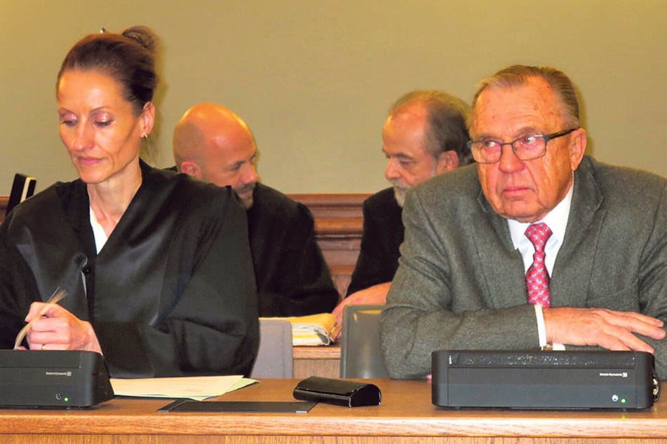 Er führte die Landesbank in den
Untergang: Herbert Süß, hier mit Anwältin Annette Clemens-Sternberger, war von
2005 bis zum Crash 2007 Vorstands-Chef.