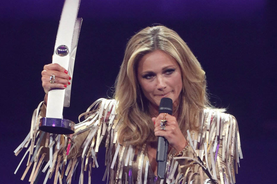 Sängerin Helene Fischer erhält den Echo für Schlager bei der 27. Verleihung.