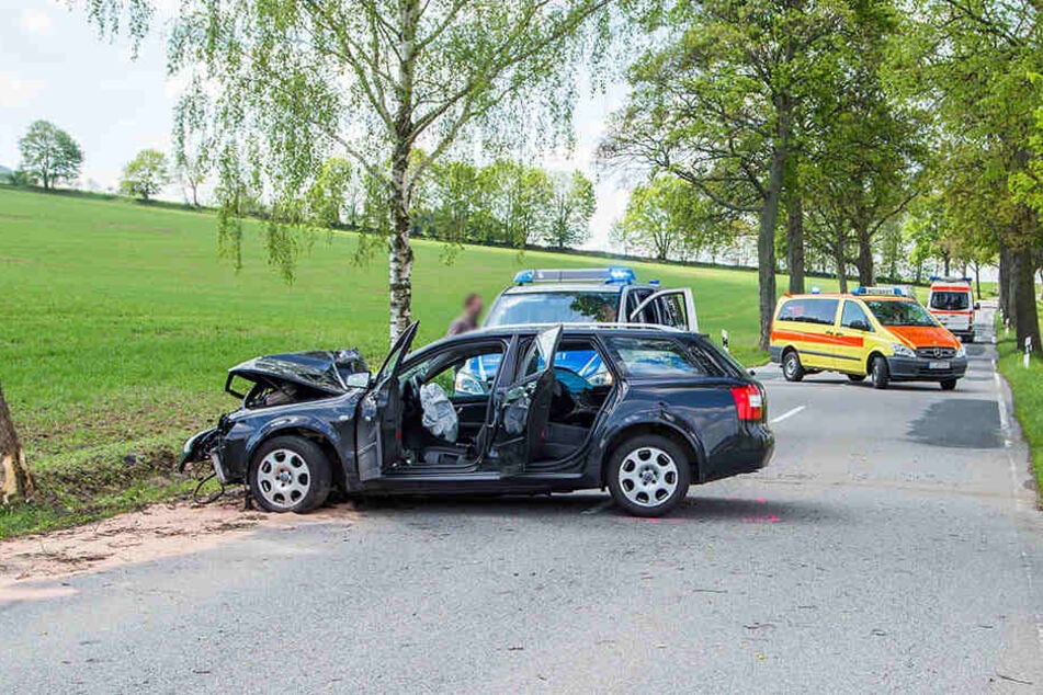 Die Frau wurde bei dem Unfall verletzt und musste in ein nahegelegenes Krankenhaus eingeliefert werden.