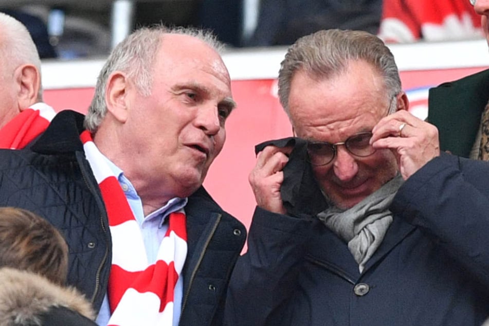 Uli Hoeneß (l) lobte Dortmund und sprach seinen Bayern die Außenseiter-Rolle zu. (Archivbild)
