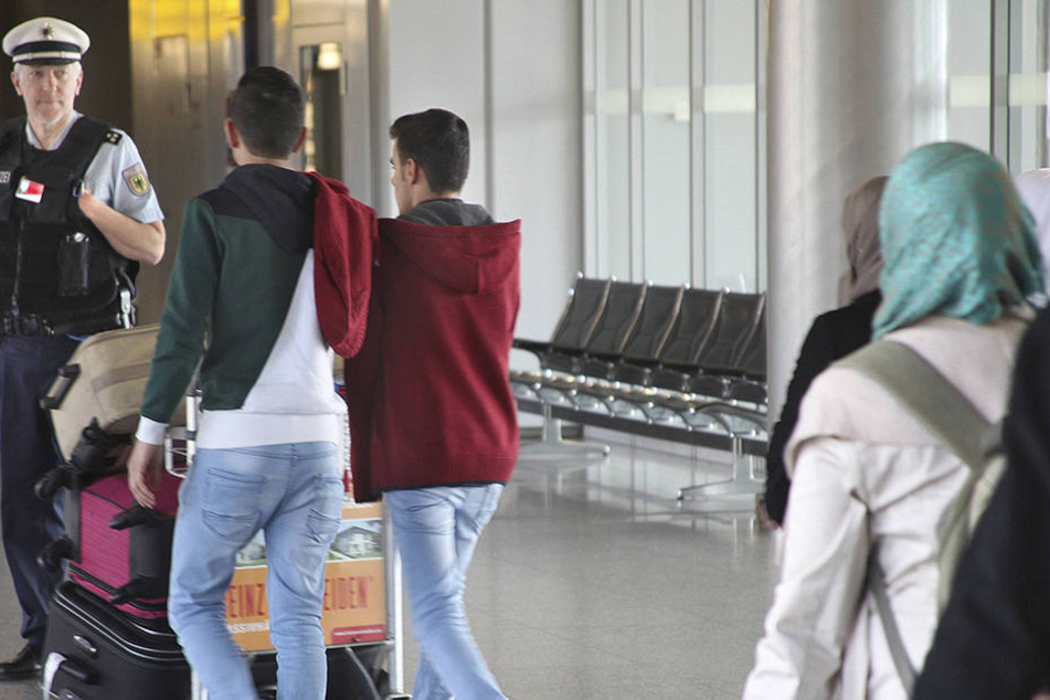 Flüchtlinge mit staatlichen Leistungen müssen in dem Landkreis bleiben, der zugewiesen wurde.
