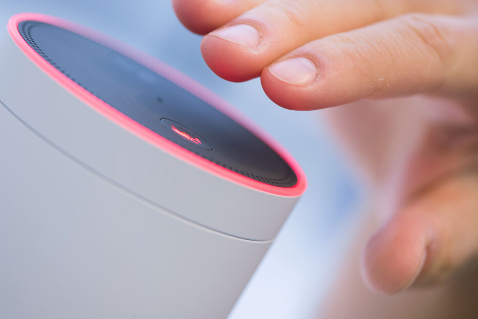 Die Künstliche Intelligenz "Alexa" in Amazons Echo löst kleine Alltagsaufgaben. Künftig soll mit solchen Technologien aber noch viel mehr möglich sein. (Archivbild)