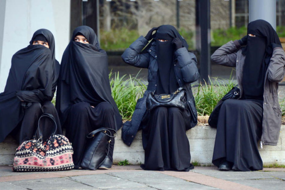 Frauen stabilisieren Salafisten-Szene: 11 Gefährderinnen soll es in NRW geben. (Symbolbild)