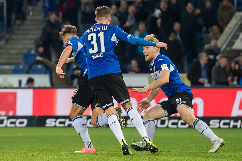 Erst in der 90. Minute schoss Leandro Putaro das 2:2.