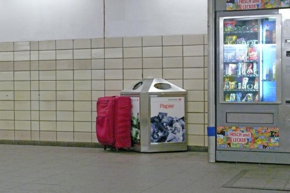 Dieser herrenlose Koffer sorgte am Donnerstagvormittag für eine Vollsperrung am Hauptbahnhof.