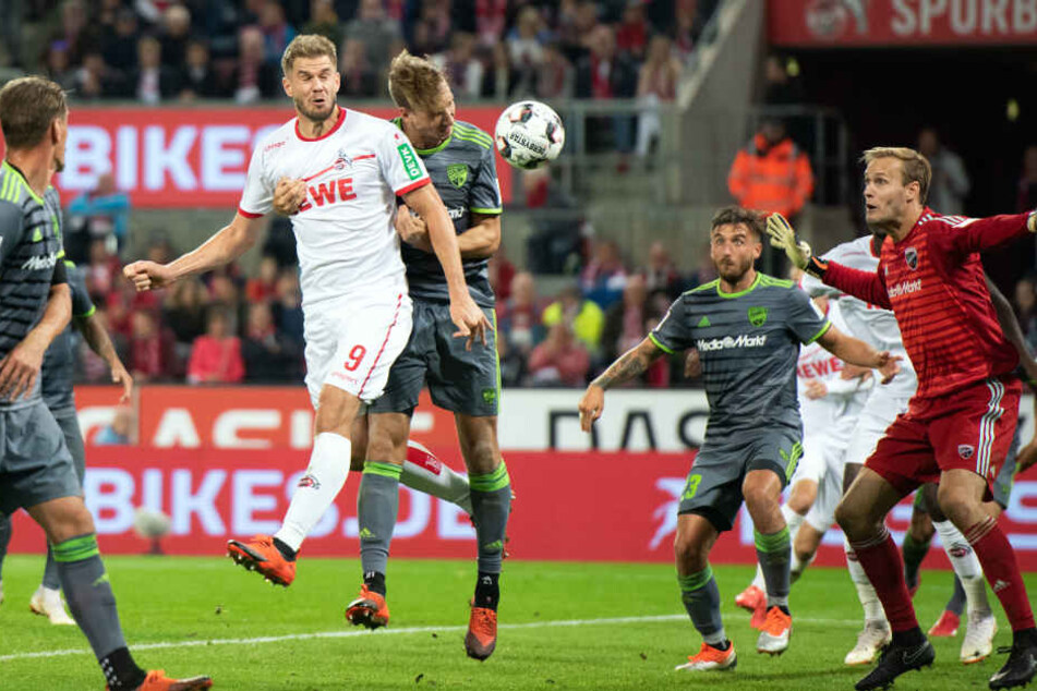 Simon Terodde erzielt den 2:1-Siegtreffer.