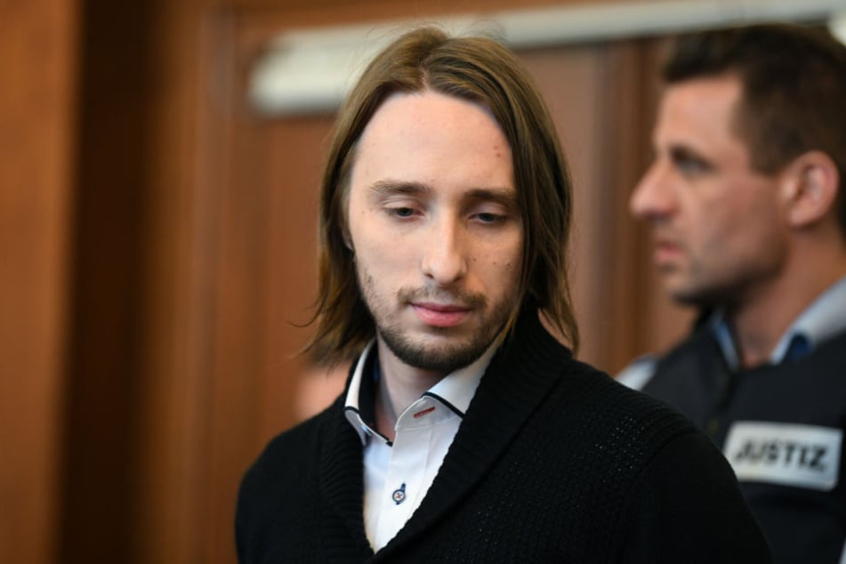Sergej W. (29) im Gerichtssaal. Der Staatsanwalt fordert für den BVB-Bomber lebenslängliche Haft. Was sagt die Verteidigung am Donnerstag?