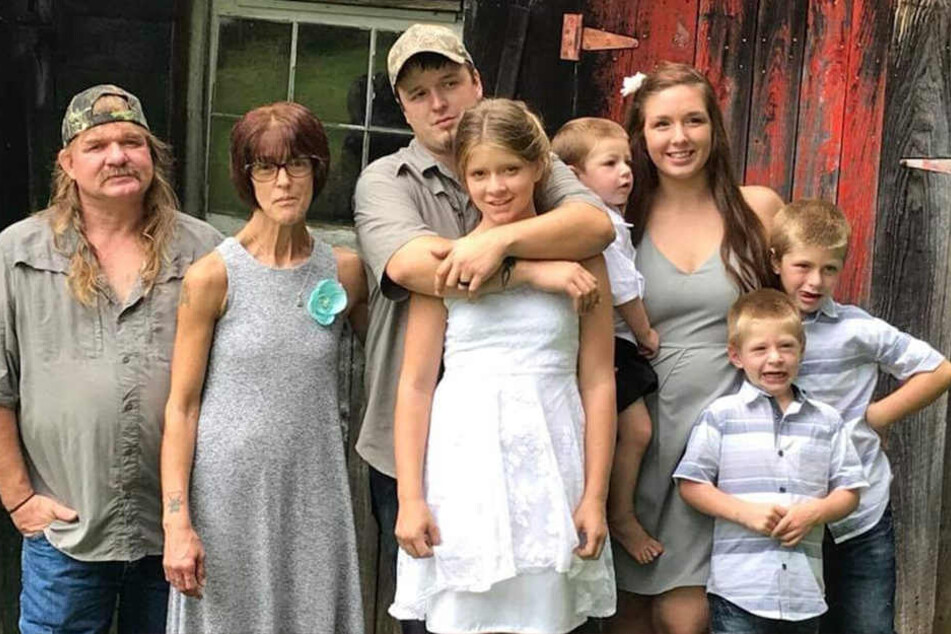 Melinda Lebarron (2.v.li.) und ihre Familie.