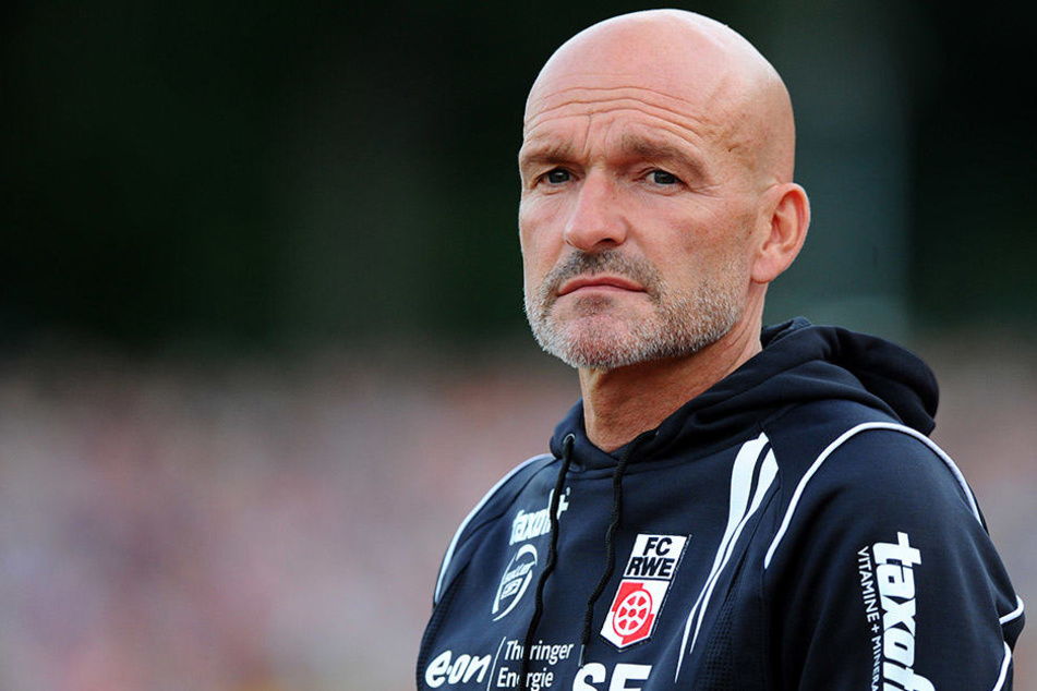 Stefan Emmerling schaut so drein wie die sportliche Situation bei Rot Weiß Erfurt ist.