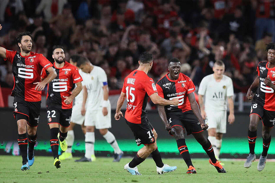 Der Ausgleich von Stade Rennes am vergangenen Wochenende gegen Meister Paris. Camavinga am rechten Bildrand jubelt noch verhalten mit.