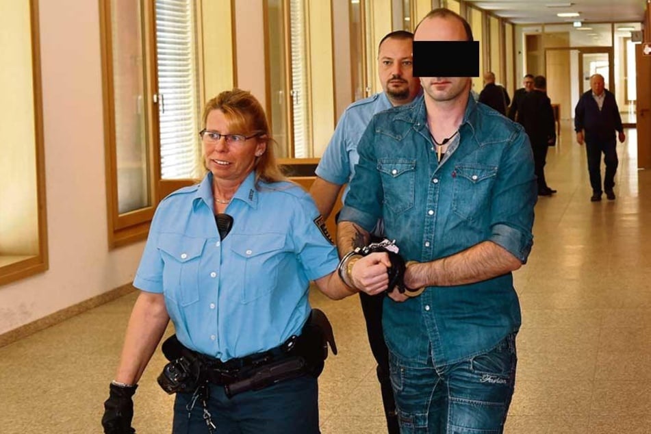 Unfallfahrer David K. (31) entschuldigte sich beim Vater des Opfers. Um eine Haftstrafe kam er aber nicht herum.