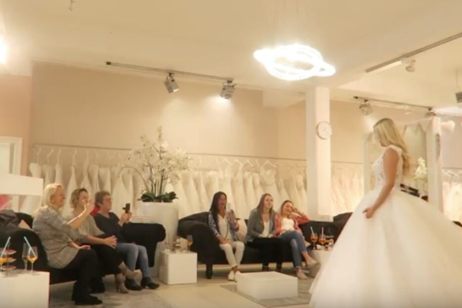 Das Prinzessinnen-Kleid war der 24-Jährigen dann doch etwas zu pompös.
