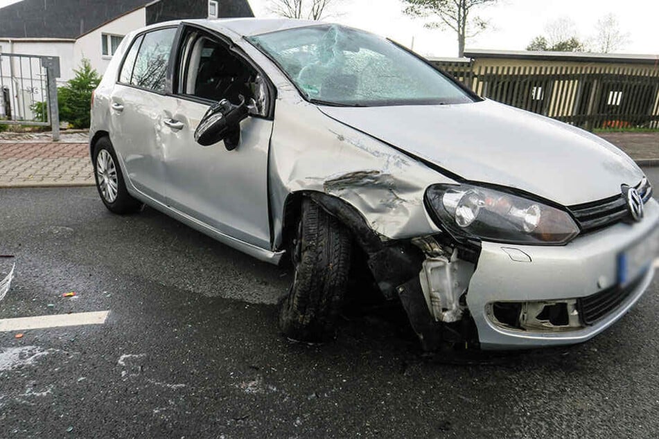 Die Fahrerin wurde bei dem Unfall verletzt.