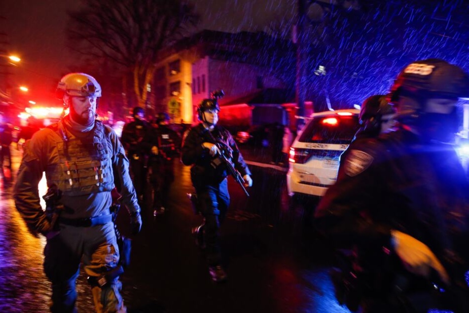Polizisten in den USA im Einsatz nach einem Schusswechsel. (Symbolbild)