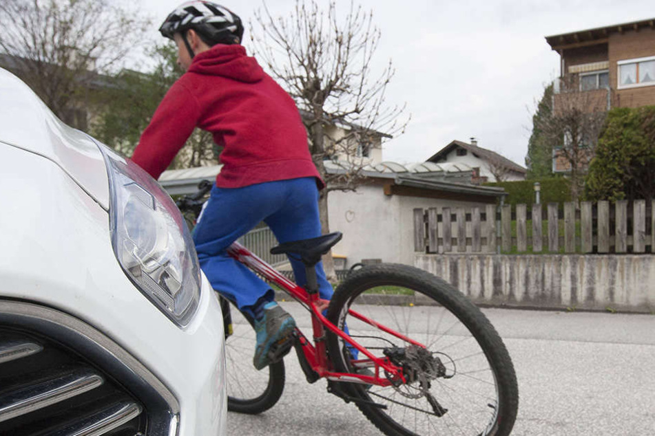 Der Junge wurde bei dem Unfall glücklicherweise nur leicht verletzt. (Symbolbild)