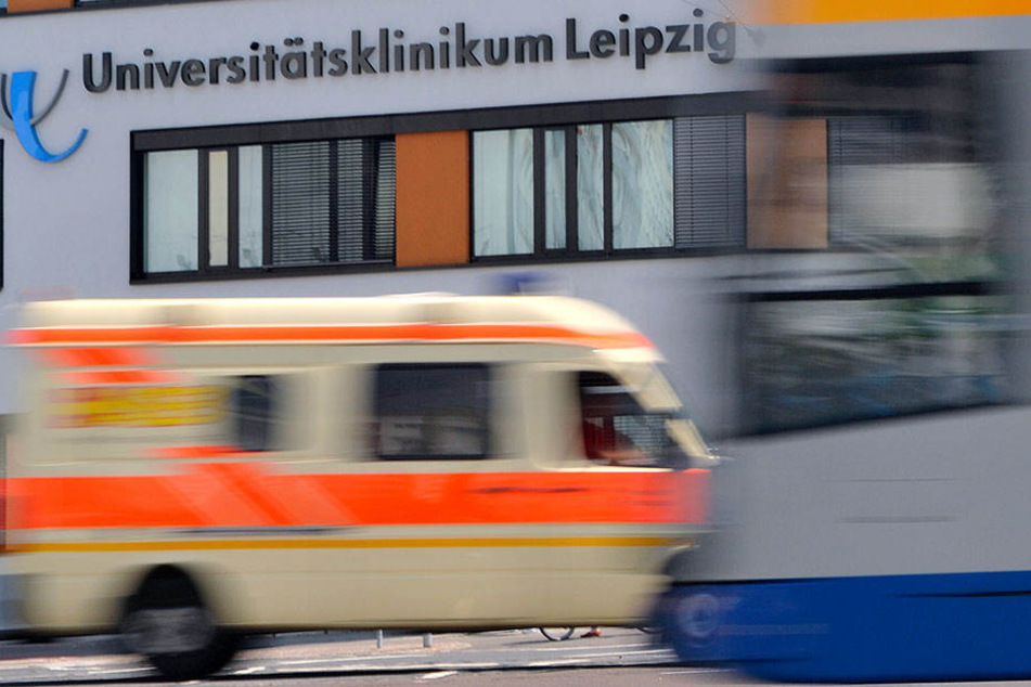 Die Einsatzkräfte konnten es nicht fassen: Trotz 30 Grad Außentemperatur trugen die Kleinkinder Winterkleidung. (Symbolbild)