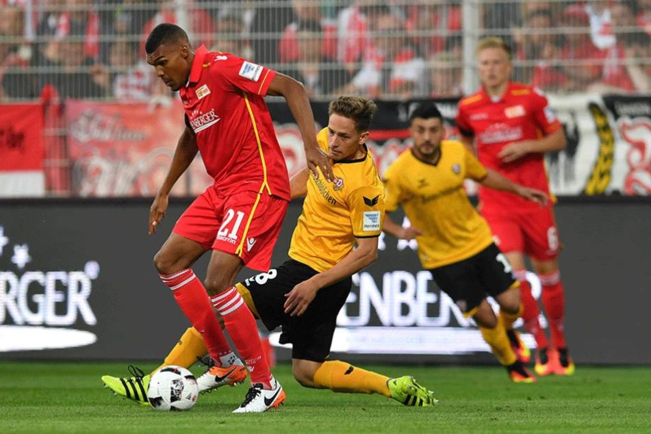 Jannik Müller (hier gegen den Ex-Unioner Collin Quaner) patzte in den letzten zwei Spielen.