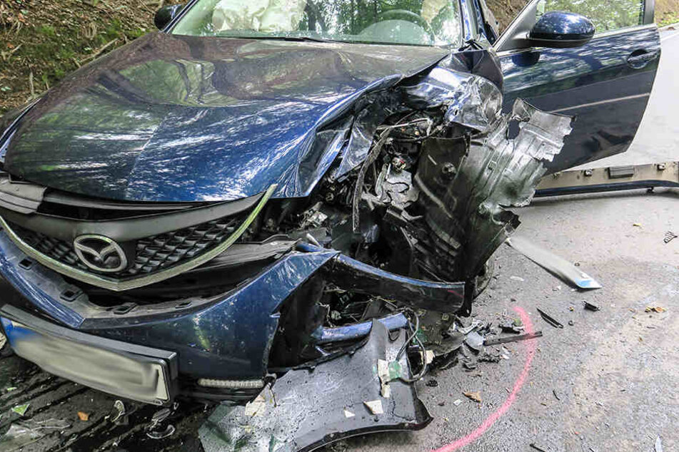 Der Fahrer des Mazda wurde verletzt, er kam ins Krankenhaus.