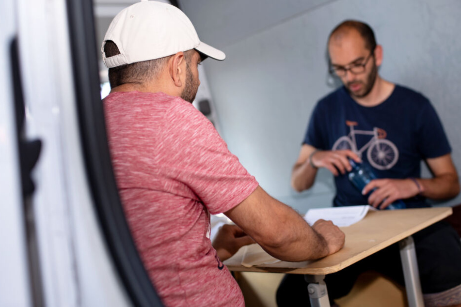 Ein Infobus für Asylbewerber sorgt im Freistaat Bayern für Aufregung.