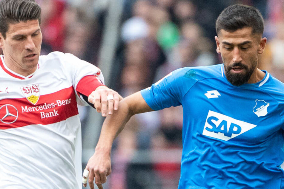 Kerem Demirbay (r.) im Zweikampf mit VfB-Stürmerstar Mario Gomez.
