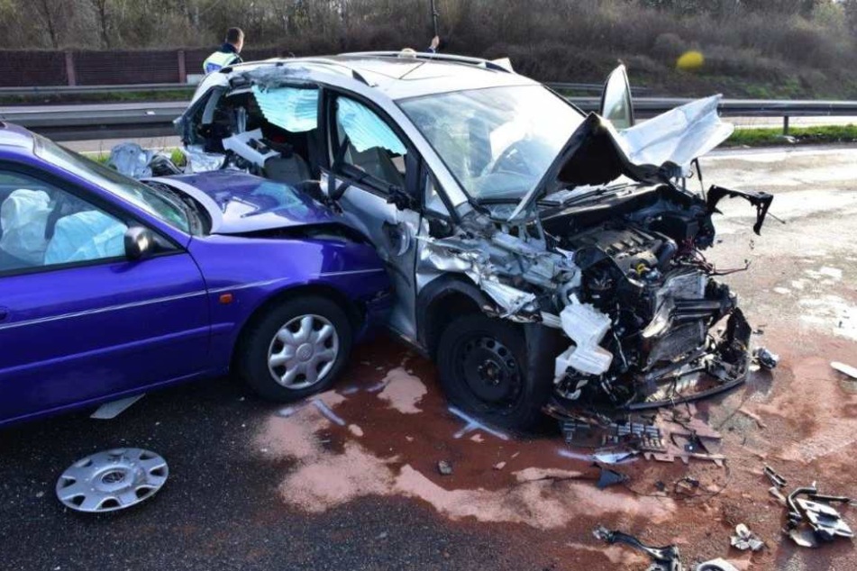 An dem schweren Unfall waren mehrere PKW beteiligt.