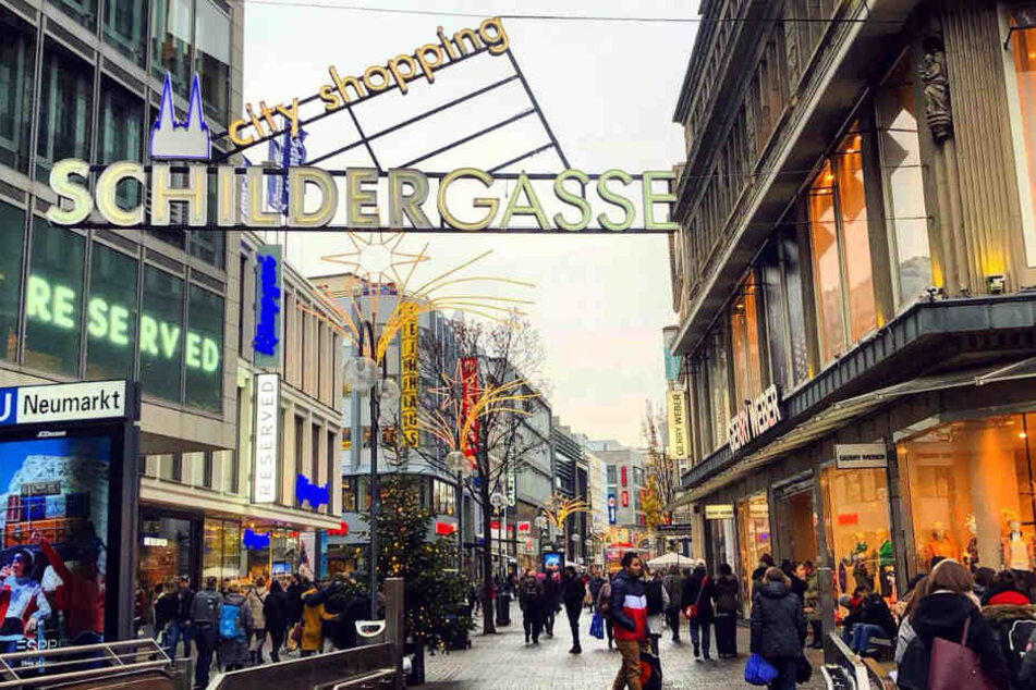 Die Schildergasse in Köln ist eine der meistbesuchten Einkaufsmeilen in ganz Deutschland.