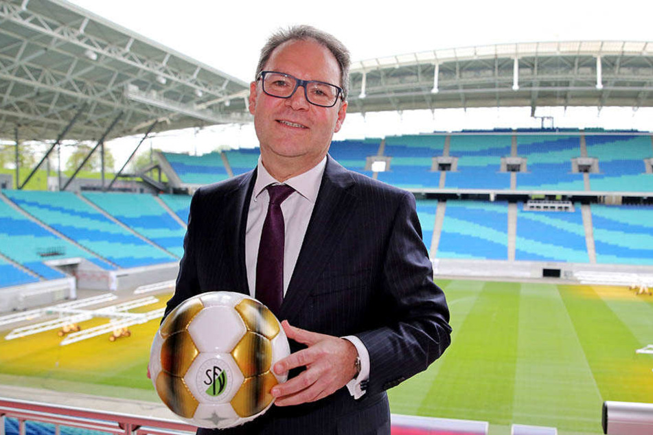 Der Präsident des Sächsischen Fußball-Verbands, Hermann Winkler, will notfalls gegen das geplante Regionalliga-Modell klagen. (Archivbild)