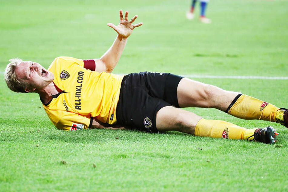 Solche Bilder sollte es eigentlich nicht mehr geben - im Vorjahr musste Marco Hartmann beim Auftakt gegen Duisburg mit einer bösen Muskelverletzung vom Platz.