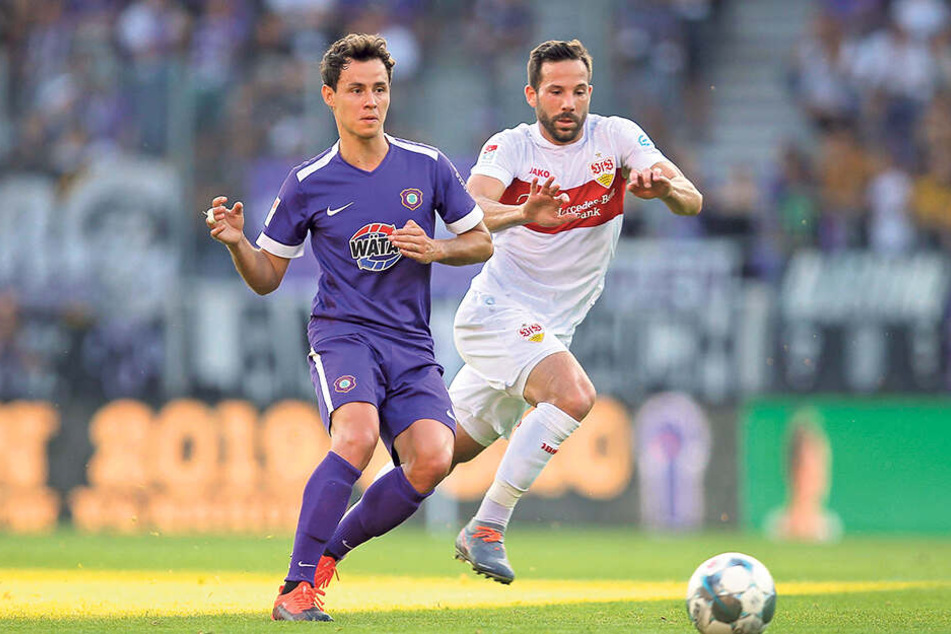 Clemens Fandrich (l.) zog den Stuttgarter Stars wie Gonzalo Castro den Zahn.