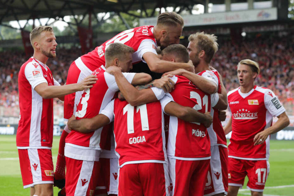 Union-Profis bejubeln das 2:0.