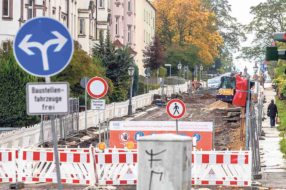 Nichts geht mehr auf der Hofer Straße, weil einneuer Kanal verlegt wird.