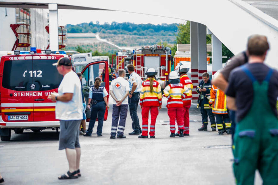 Feuerwehr und Polizei vor Ort in Steinheim.