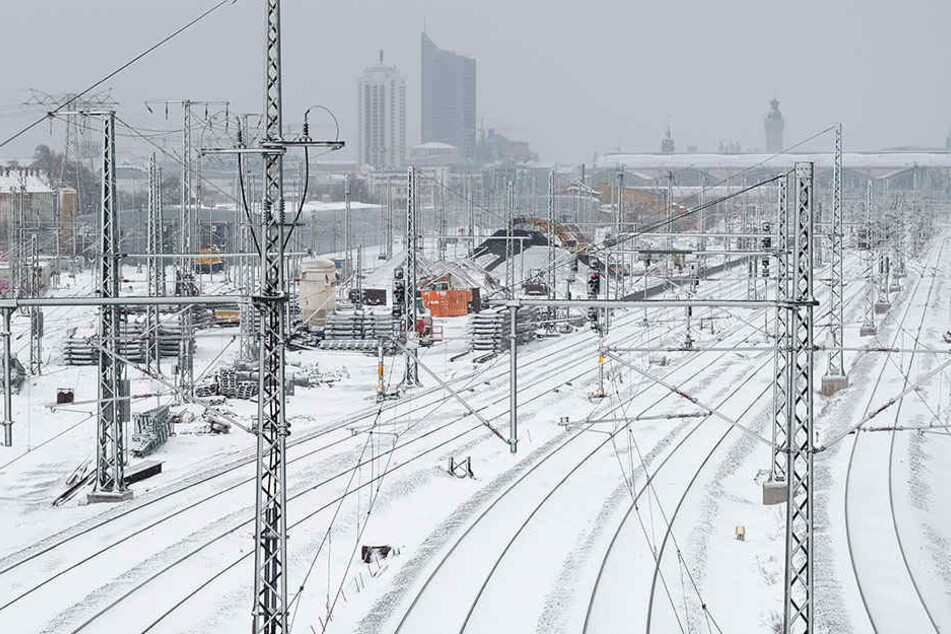 Aufgrund von Weichenstörungen durch Schnee und Eis kommt es zu Zugausfällen und Verspätungen.