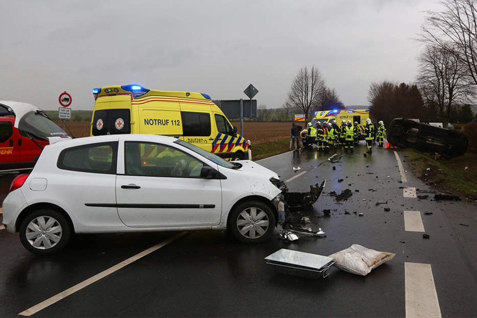 Beide Fahrer mussten verletzt ins Krankenhaus.