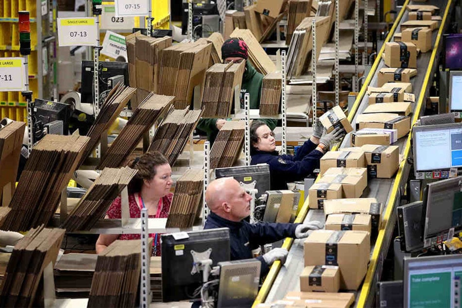 Es ist die Gretchen-Frage im Online-Handel: Müssen Unternehmen wie Amazon ihre Angestellten bezahlen wie Einzelhändler?