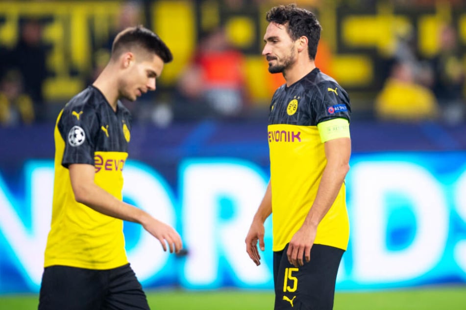 Mats Hummels (r.) und Julian Weigl lagen mit ihrem BVB 0:2 zur Pause zurück.
