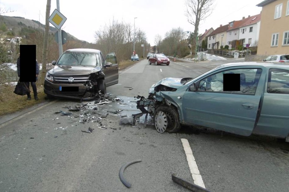 Bei dem Unfall wurden zwei Frauen verletzt.