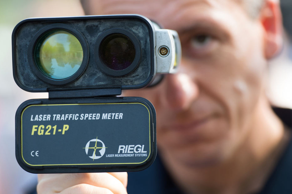 Der junge Raser ist in eine Radarfalle der Berliner Polizei getappt. (Symbolbild)