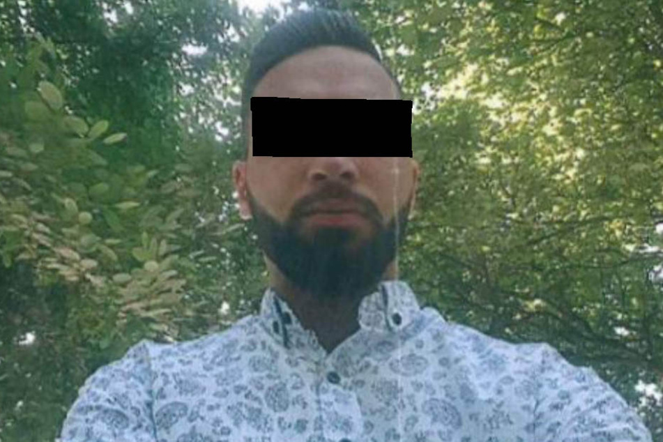 Der Abgebildete (24) ist identifiziert.
