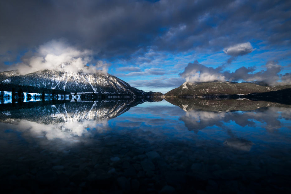 Der Walchensee gehört zu den größten Alpenseen in Deutschland.
