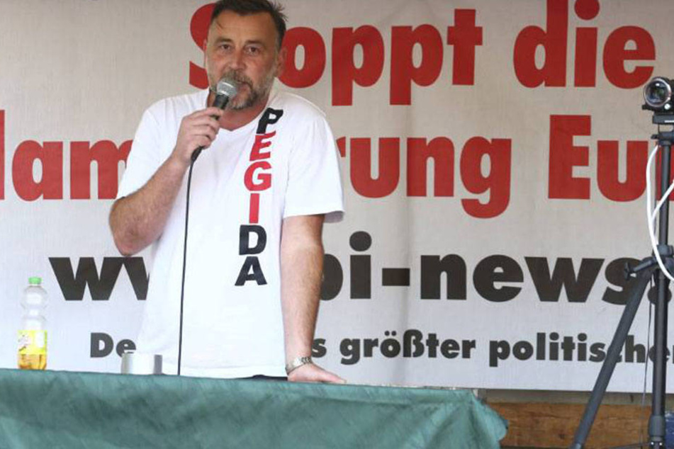 Lutz Bachmann (43) darf weiter Pegida-Veranstaltungen organisieren. Das entschied das Verwaltungsgericht am Donnerstag.
