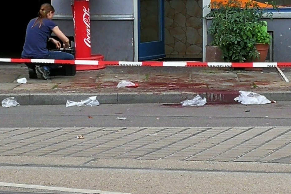 Bei der Messerattacke wurde am Montag ein 17-jähriger Teenager vor einem Dönerladen schwer verletzt.
