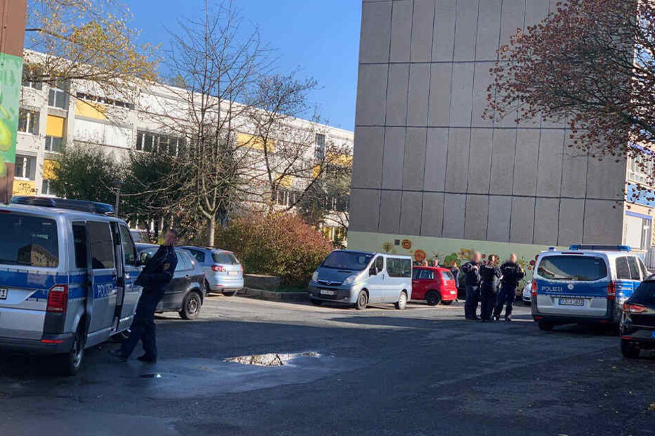 Insgesamt wurden rund 600 Schüler und 40 Lehrer evakuiert.