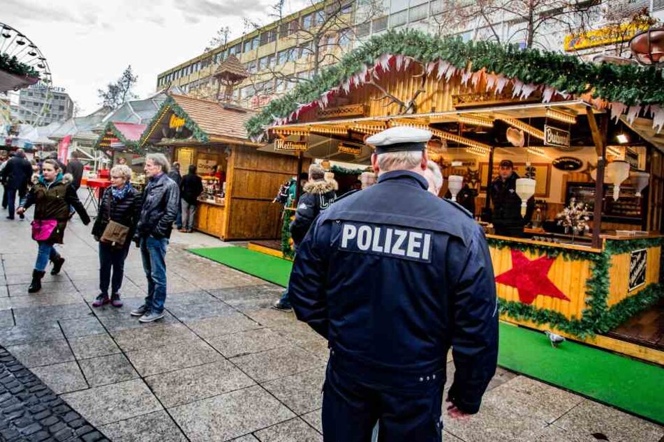 Angesichts anhaltender Terrorgefahr sollen die Sicherheitsmaßnahmen auf deutschen Weihnachtsmärkten in diesem Jahr wieder streng sein.