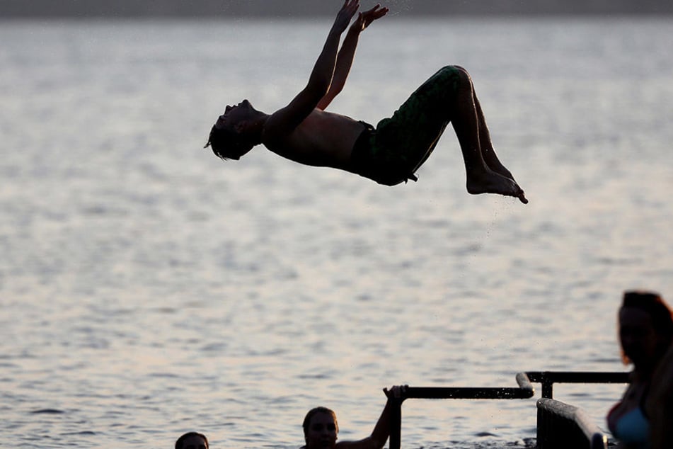 Da macht baden doppelt Spaß: Die Wasserqualität des Cospudener Sees ist tadellos.