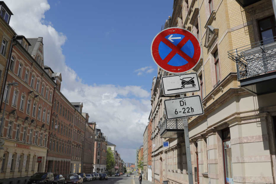 Die ersten Parkverbotsschilder für das Demo-Geschehen am 1. Mai wurden bereits aufgestellt.