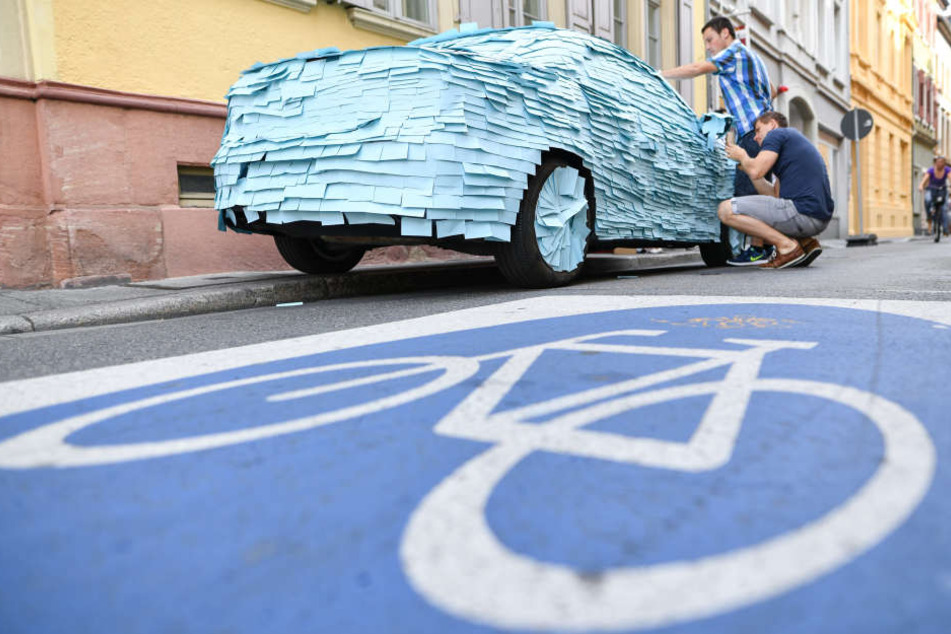 Die Rathausmitarbeiter haben es satt, dass ständig Leute auf dem Fahrradweg parken.