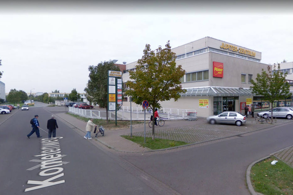 Normalerweise würde der "Baum vor Penny" gar nicht weiter auffallen. Hätte er nicht einen Eintrag bei Google Maps ergattert...