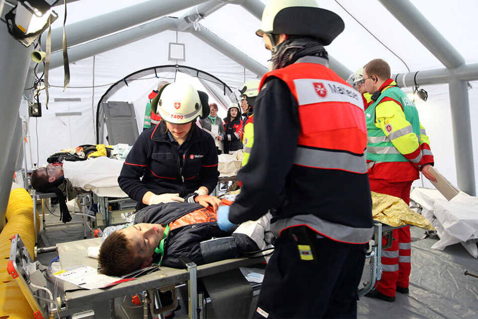 Es wurden über 200 Personen gerettet und in Sicherheit gebracht (Symboldbild).
