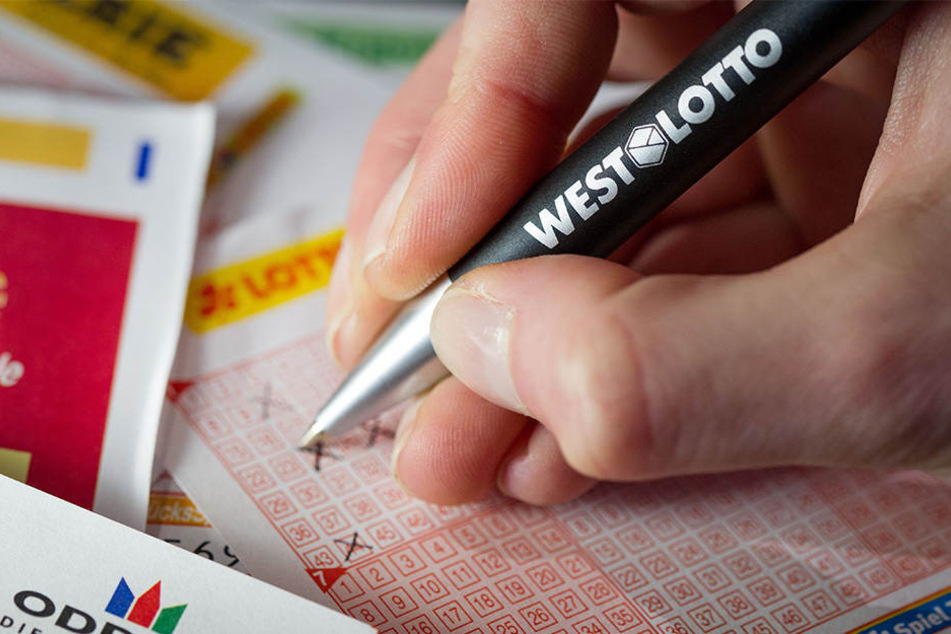 Wer gerne sein Glück beim Lotto versucht, sollte vorsichtig mit dubiosen Mahnschreiben sein, die ins Haus geflattert kommen.
